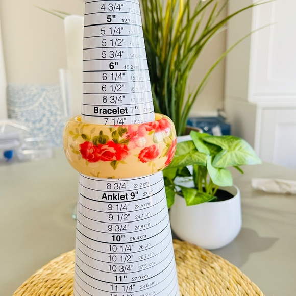 Vintage Floral Bracelet with Red and Cream Accents - Picture 11 of 11